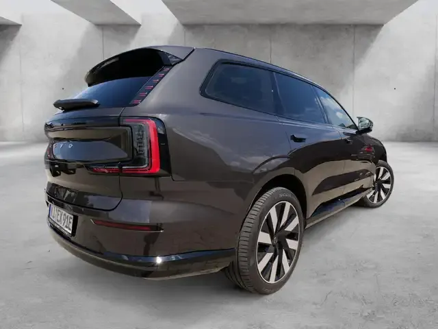 Volvo EX90