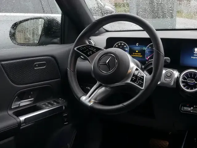 Mercedes-Benz GLB 200