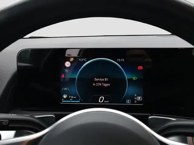 Mercedes-Benz GLB 220