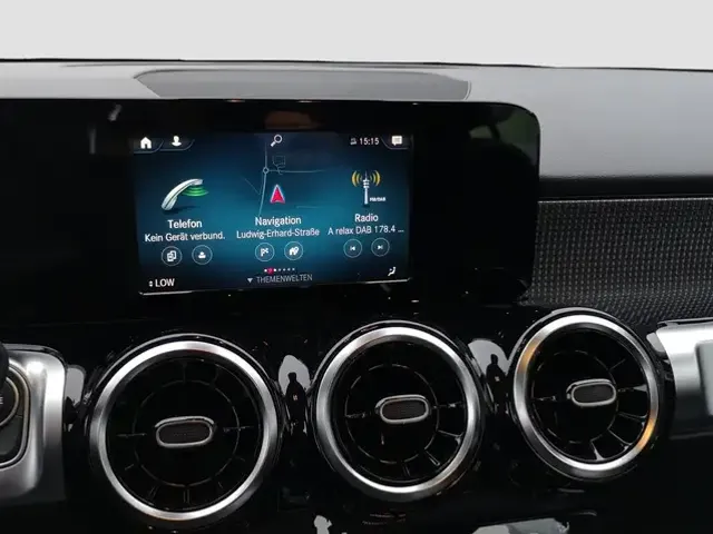 Mercedes-Benz GLB 220