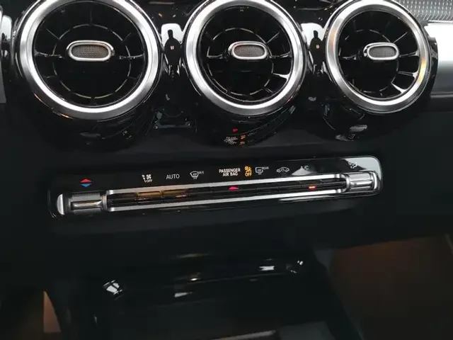 Mercedes-Benz GLB 220