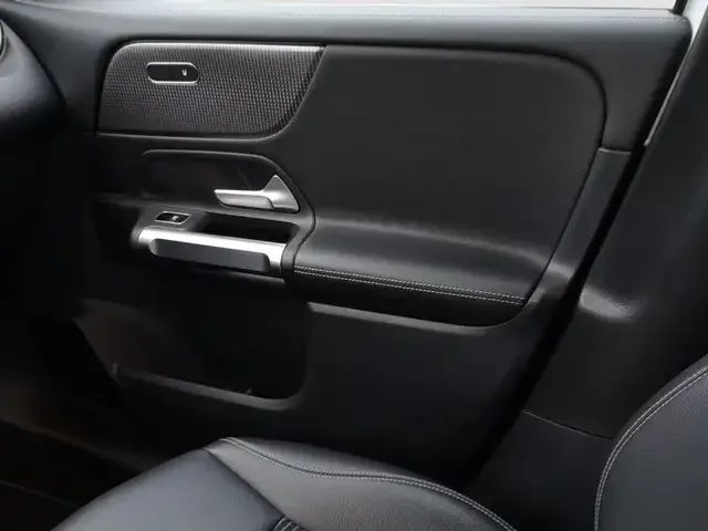 Mercedes-Benz GLB 220