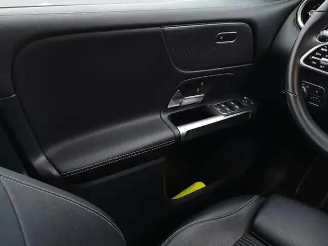 Mercedes-Benz GLB 220