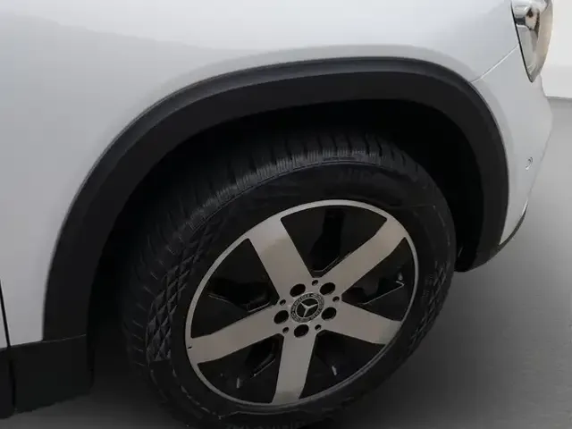 Mercedes-Benz GLB 220