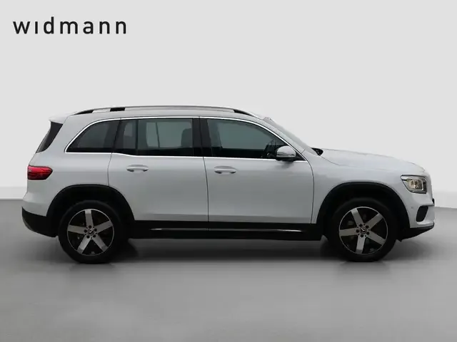 Mercedes-Benz GLB 220