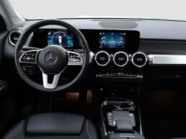 Mercedes-Benz GLB 220