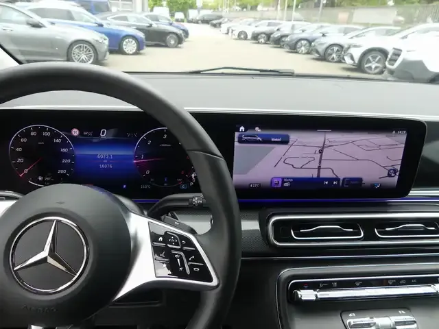 Mercedes-Benz V 220