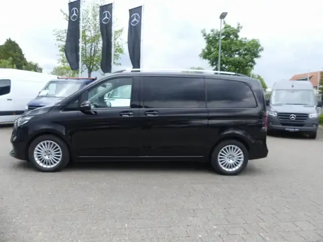Mercedes-Benz V 220