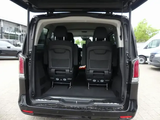 Mercedes-Benz V 220