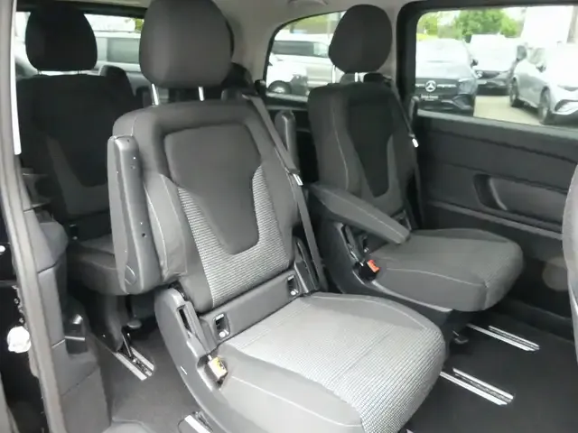 Mercedes-Benz V 220