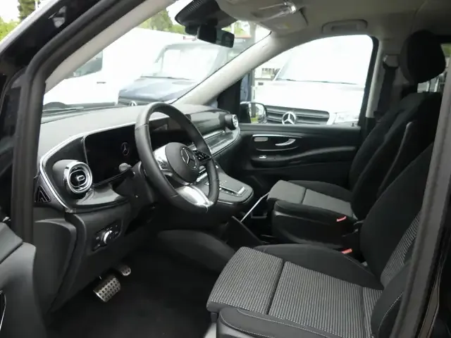 Mercedes-Benz V 220