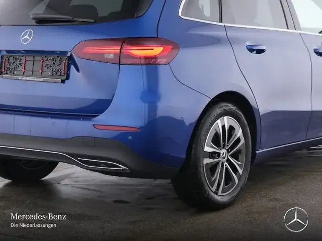 Mercedes-Benz B 220
