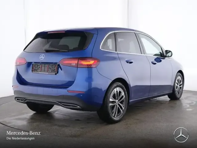 Mercedes-Benz B 220