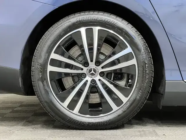 Mercedes-Benz EQE 300