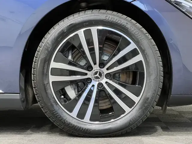 Mercedes-Benz EQE 300