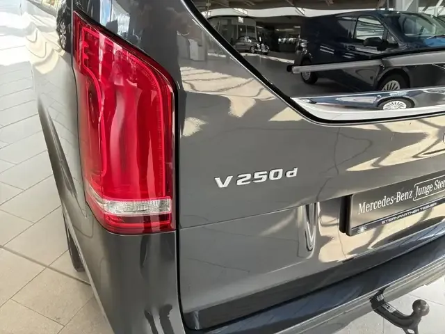 Mercedes-Benz V 250