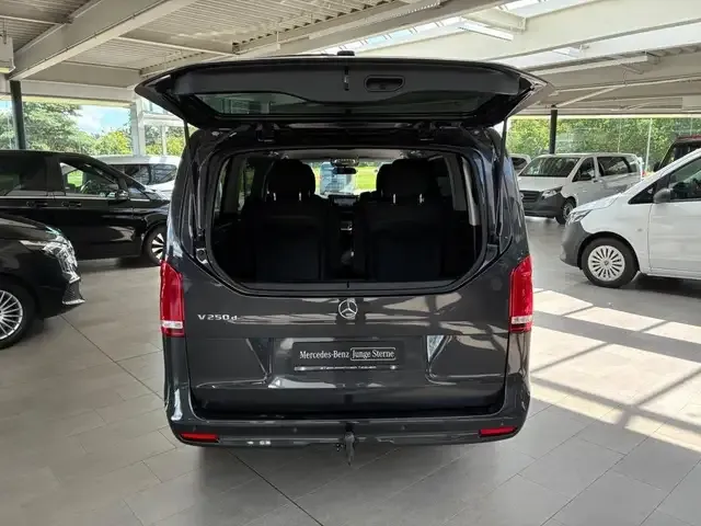 Mercedes-Benz V 250