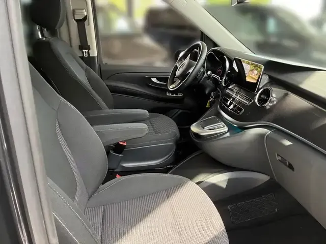 Mercedes-Benz V 250