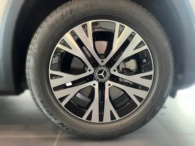 Mercedes-Benz GLB 180