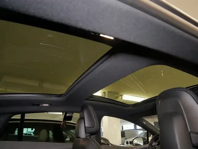 Mercedes-Benz EQE 300