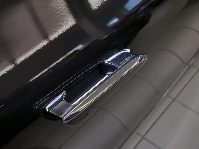 Mercedes-Benz EQE 300