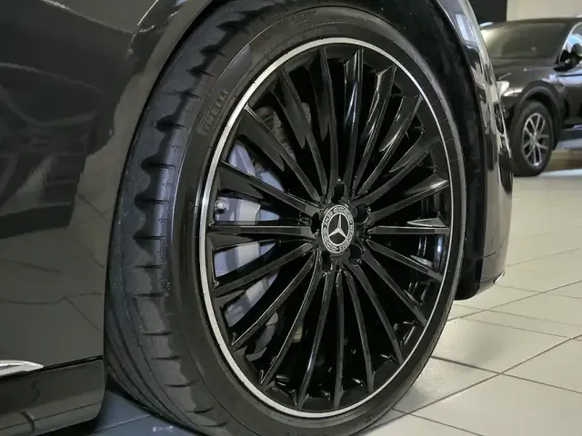 Mercedes-Benz EQE 300