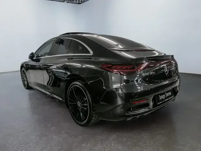 Mercedes-Benz EQE 300