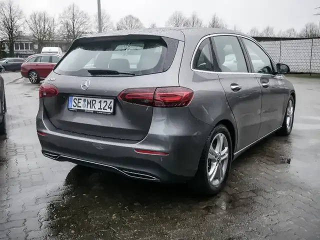 Mercedes-Benz B 200