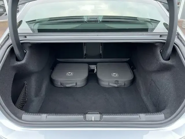 Mercedes-Benz EQE 300