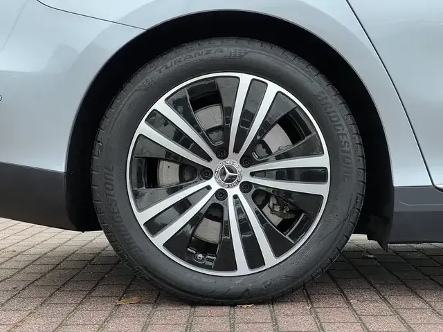 Mercedes-Benz EQE 300