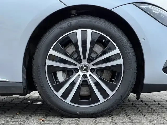 Mercedes-Benz EQE 300