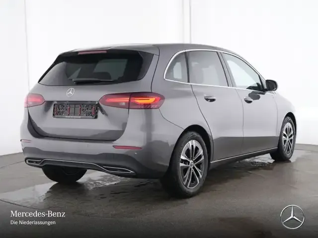 Mercedes-Benz B 220