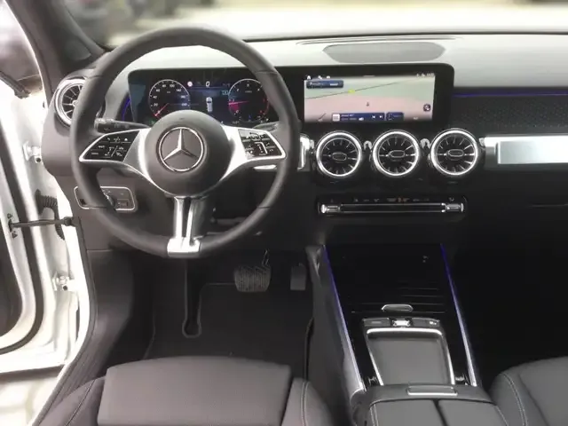 Mercedes-Benz GLB 200