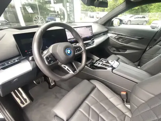 BMW i5
