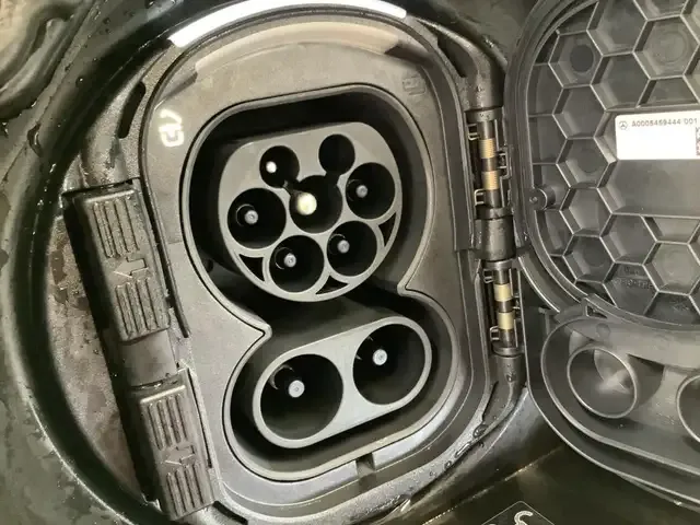 Mercedes-Benz EQB 300