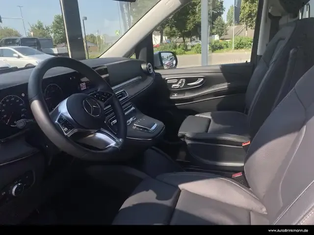 Mercedes-Benz V 220