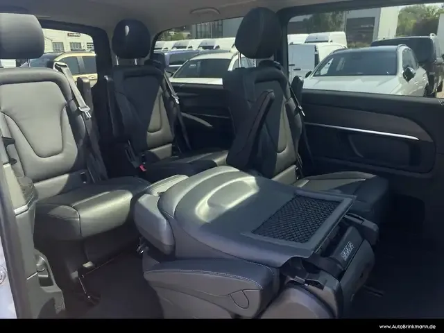 Mercedes-Benz V 220