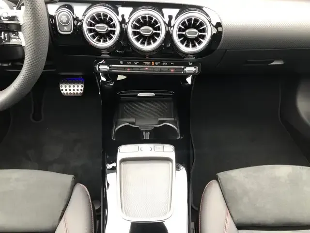 Mercedes-Benz CLA 220