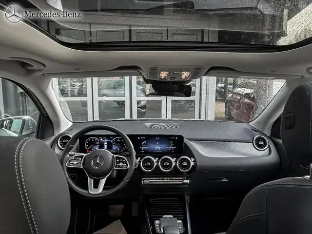 Mercedes-Benz GLA 220