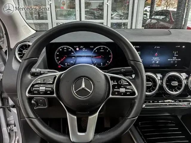 Mercedes-Benz GLA 220