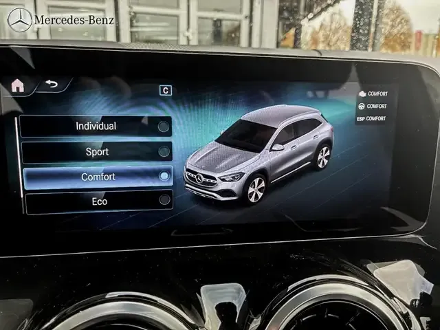 Mercedes-Benz GLA 220