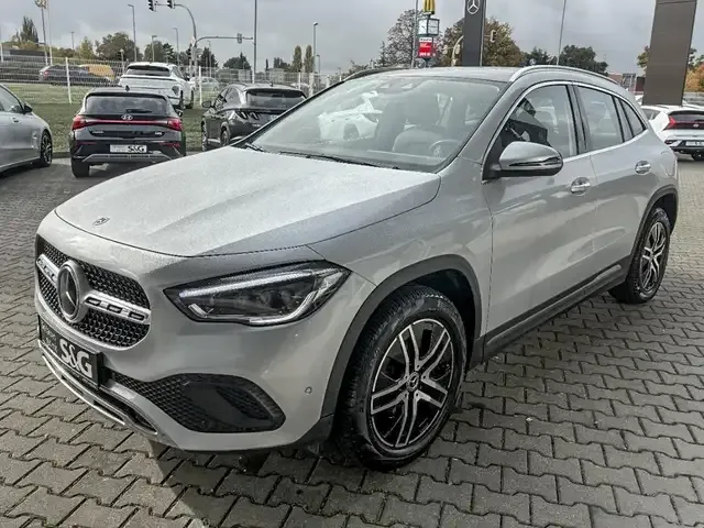 Mercedes-Benz GLA 220