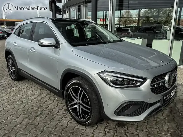Mercedes-Benz GLA 220