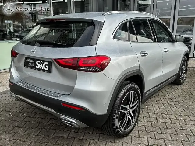 Mercedes-Benz GLA 220