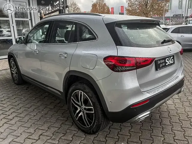 Mercedes-Benz GLA 220