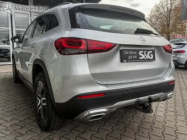 Mercedes-Benz GLA 220