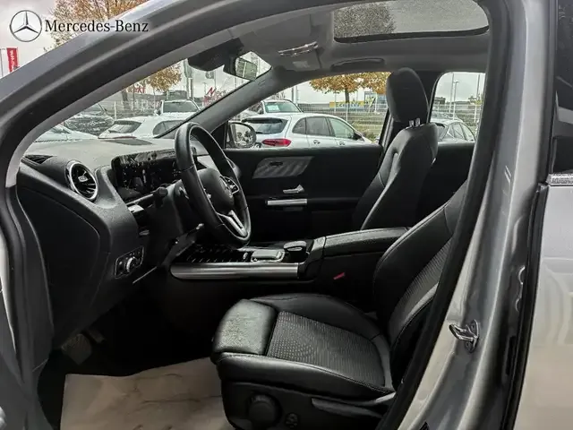 Mercedes-Benz GLA 220