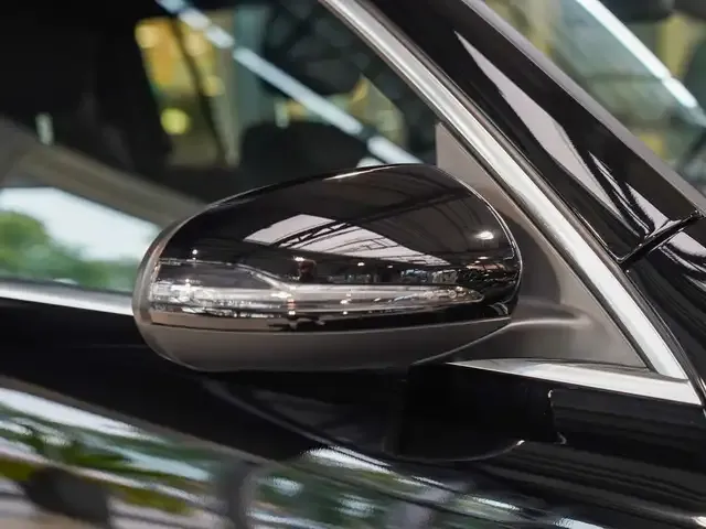 Mercedes-Benz GLB 200