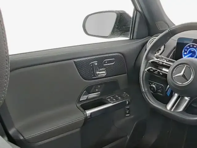 Mercedes-Benz EQB 300