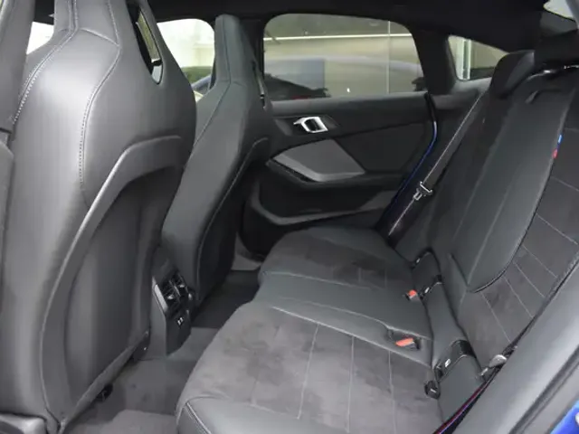 BMW 235